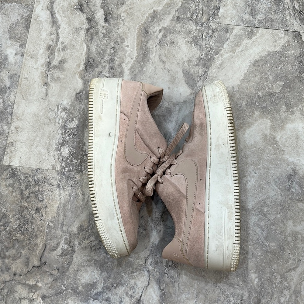 Nike Tan Sneakers Classic Design